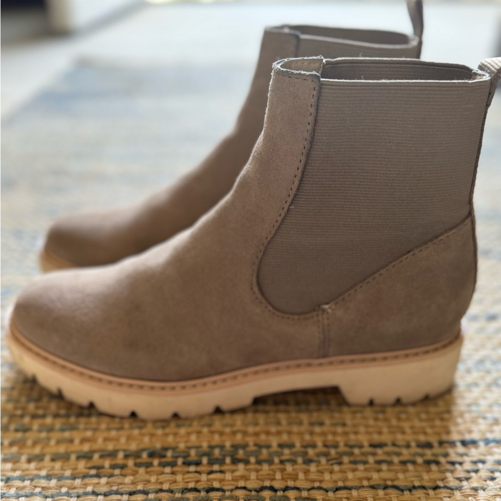 Dolce Vita Tan Suede Ankle Boots, sz 8